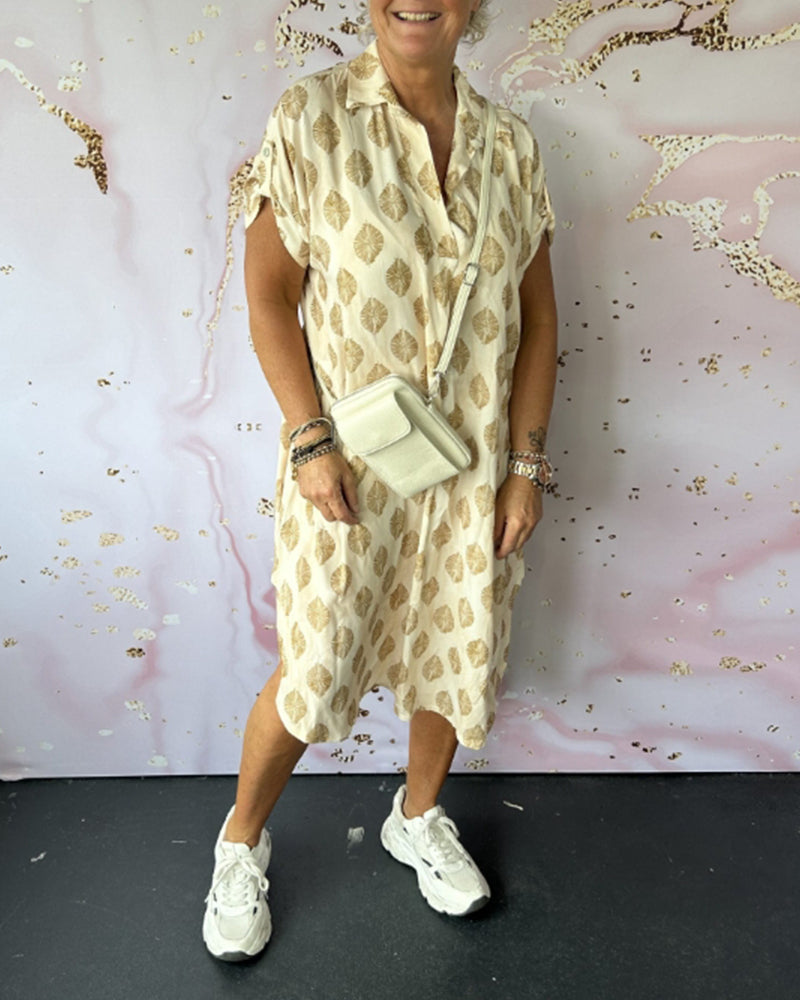 Liora™ | Losse Lente Jurk met Reverskraag en Korte Mouwen