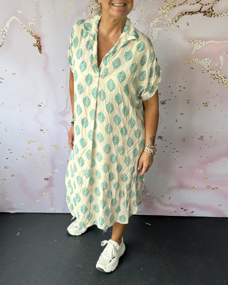 Liora™ | Losse Lente Jurk met Reverskraag en Korte Mouwen